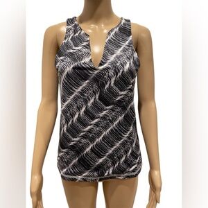 Nike Black and White Fitted Cut Out Tank Top